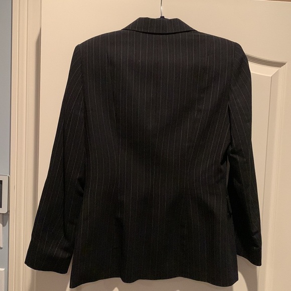 Pin striped Blazer - Arthur Levine (tahari) size 6 - Picture 4 of 5